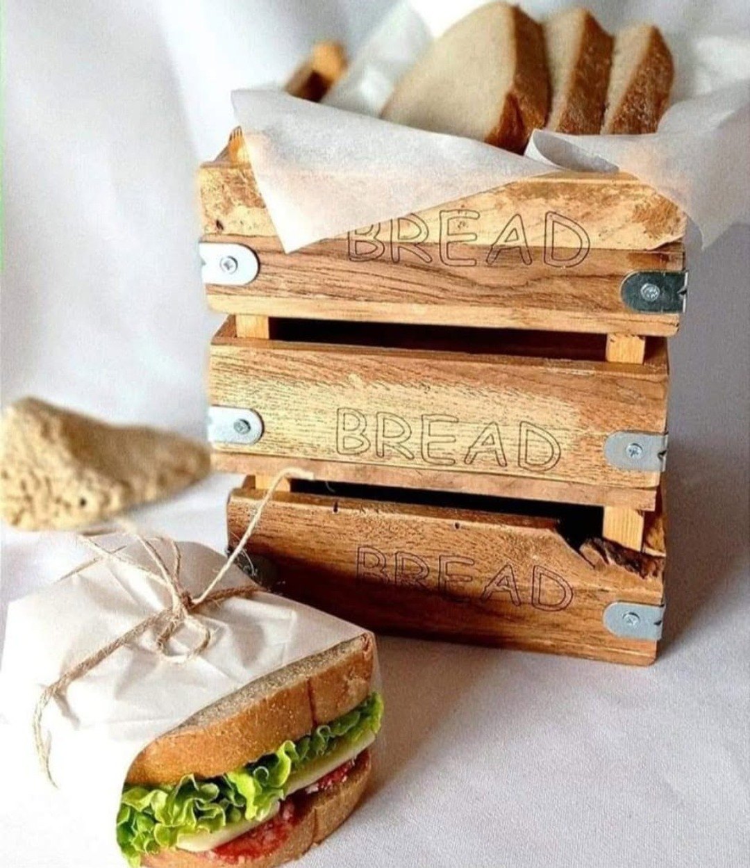 Košarica za kruh s natpisom Bread